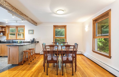 East Chop Casa | Peaceful East Chop Vineyard 5-BR 3-BA home, AC, large yard, Guest apt add-on.