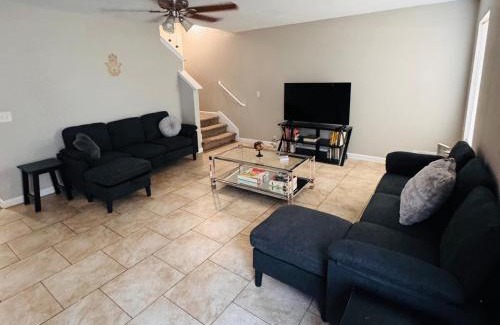 Houston Casa | Peaceful Entire Home 15 Mn IAH, 25 Mn frm Downtown