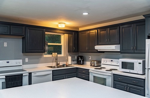 Widnoon Cabina | Peaceful Escape Ben Franklin Range 4-bedroom lodge in Kittanning, PA. Book now