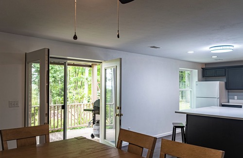 Widnoon Cabina | Peaceful Escape Ben Franklin Range 4-bedroom lodge in Kittanning, PA. Book now