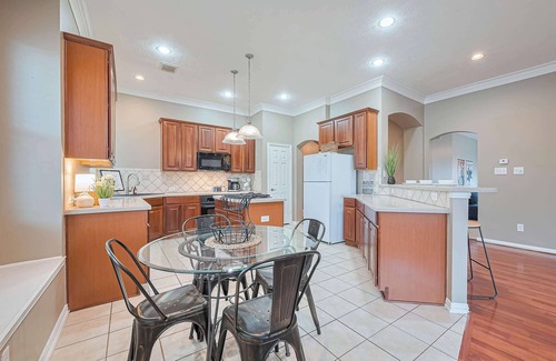 Conroe Casa | Peaceful Exec Home w Office Near Everything