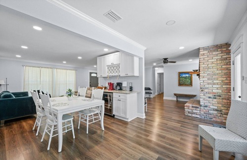 Fairhope Casa | Peaceful Fairhope Retreat-large home on 1 acre lot!
