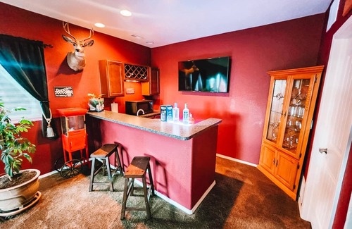Elbert Casa | Peaceful Falcon Hot Tub Pet Friendly 3 King Beds