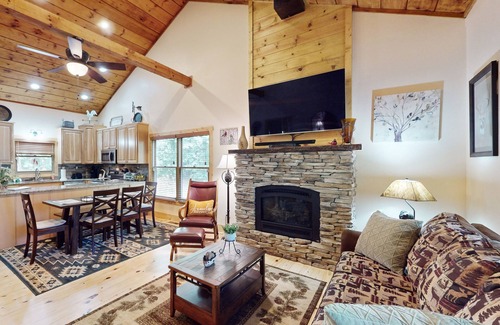 Warne Cabina | Peaceful, family-friendly retreat w/nearby forests & golf course