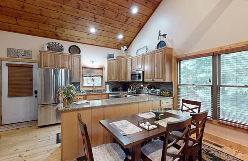 Warne Cabina | Peaceful, family-friendly retreat w/nearby forests & golf course