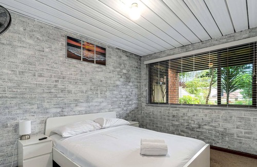 Surf Beach Casa | Peaceful Family Getaway - Pet Friendly