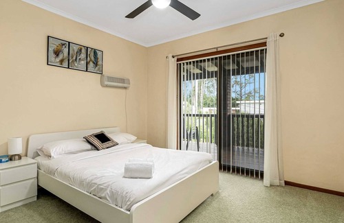 Surf Beach Casa | Peaceful Family Getaway - Pet Friendly