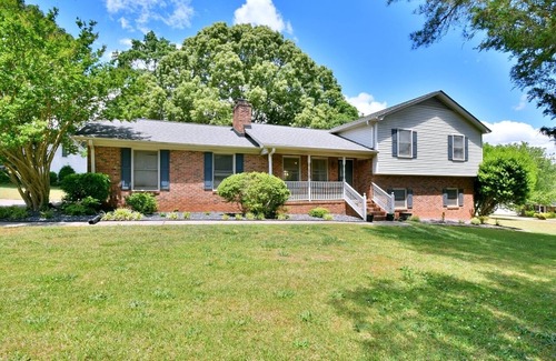 Piedmont Casa | Peaceful Family Home w/ Game Room - 9 Miles to Downtown Greenville. Pet Friendly