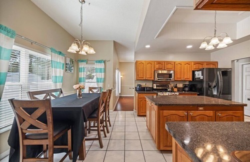 Palm Harbor Casa | Peaceful Family Vacation! Private pool, jacuzzi