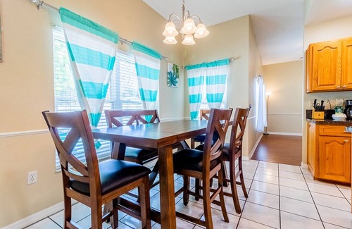 Palm Harbor Casa | Peaceful Family Vacation! Private pool, jacuzzi