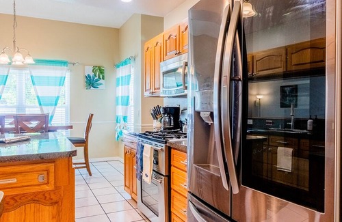 Palm Harbor Casa | Peaceful Family Vacation! Private pool, jacuzzi
