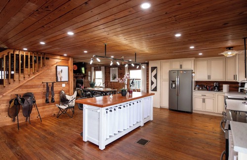 Okeechobee Cabina | Peaceful Farm Cabin Getaway, 2BR w/ WiFi, AC & Sunrise Views
