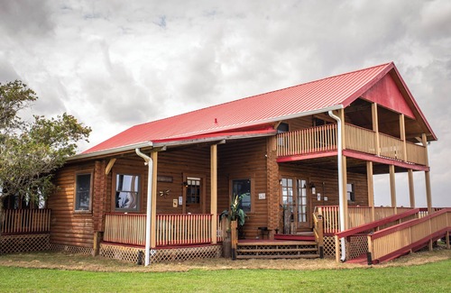 Okeechobee Cabina | Peaceful Farm Cabin Getaway, 2BR w/ WiFi, AC & Sunrise Views