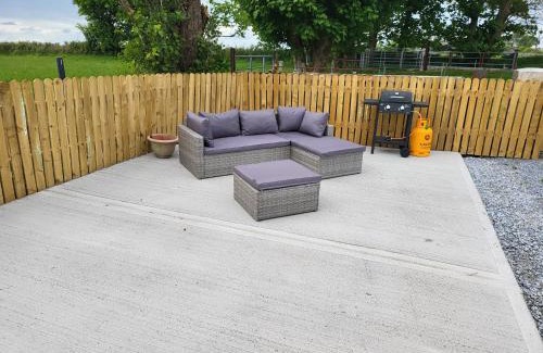 Castleblakeney Casa | Peaceful Farm Cottage in Menlough near Mountbellew, Ballinasloe, Athlone & Galway