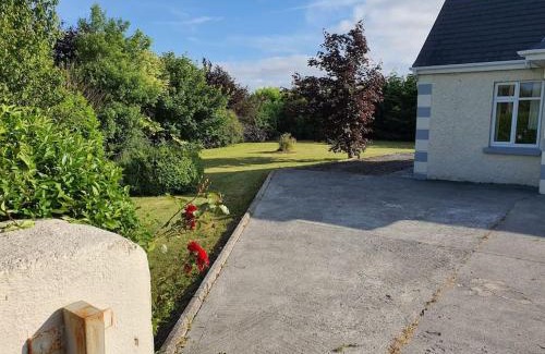 Castleblakeney Casa | Peaceful Farm Cottage in Menlough near Mountbellew, Ballinasloe, Athlone & Galway