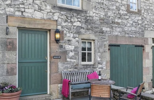 Alsop en le Dale Cabaña | Peaceful Farm Cottage in the Peak District, close to walking trails.