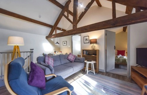 Alsop en le Dale Cabaña | Peaceful Farm Cottage in the Peak District, close to walking trails.