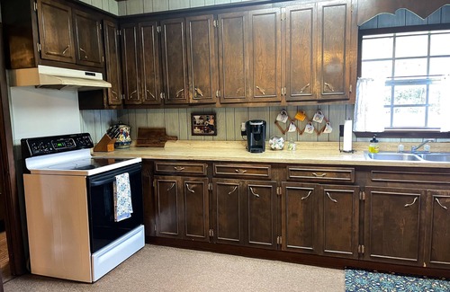 Moss Casa | Peaceful Farmhouse Retreat — Close to Downtown Laurel