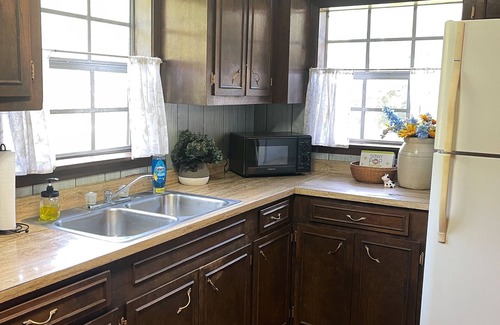 Moss Casa | Peaceful Farmhouse Retreat — Close to Downtown Laurel