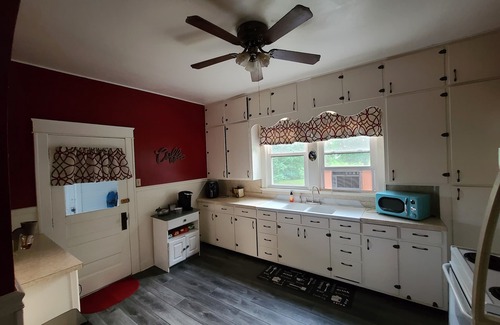 Twelve Mile Otro | Peaceful Farmhouse