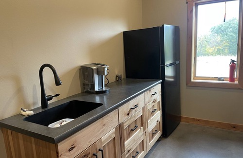 Yankton Casa | Peaceful Farmhouse with hot tub