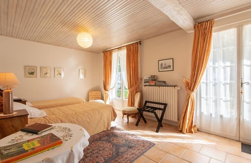 Saint-Benoit-sur-Loire Cama Y Desayuno | Habitaciones tranquilas con jardín y mascotas permitidas