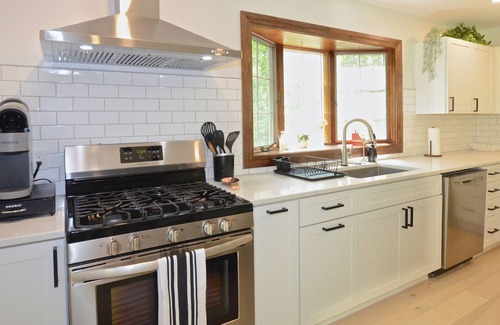 Boiceville Casa | Peaceful, Fun for Friends/Family - Amenities incl. Game Rm, Sauna, Fenced Yard