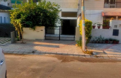 Phase 5 Casa | Peaceful Furnished Room with kitchen Wifi Ac in sec 71 mohali