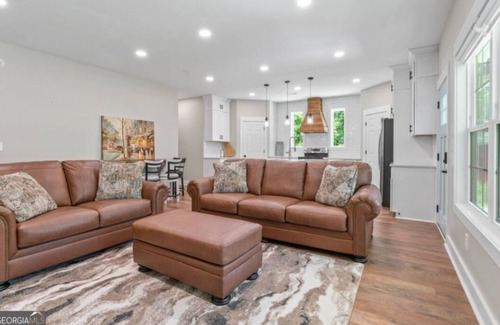 Fayetteville Apartamento | Peaceful gated 2 bedroom & 2 bedroom unit, with private pond access