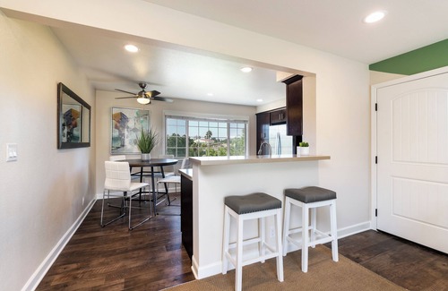 Thousand Oaks Apartamento | Peaceful & Gated 2 King Bd 2 Bth, 1 Gig WiFi near CLU, FSAC & Proactive Sports