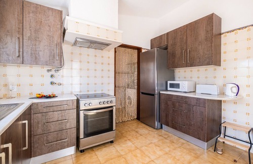 Monte Raposo Villa | CHARMING COUNTRYSIDE VILLA, 2 BEDROOMS, FREE WI-FI, A/C, STUNNING GARDEN & VIEWS