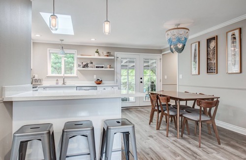 Westgate Casa | Peaceful Getaway in Desirable Edmonds Near Seattle. ADA accessible.