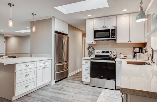 Westgate Casa | Peaceful Getaway in Desirable Edmonds Near Seattle. ADA accessible.