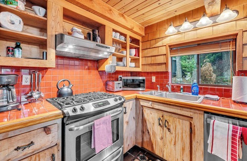 Comstock Acres Casa | Peaceful Getaway | Pet-Friendly w/Hot Tub & Grill