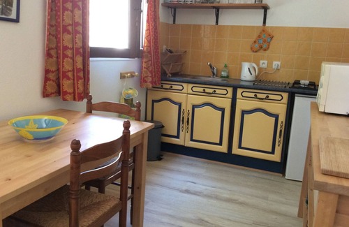 Le Val Apartamento | Peaceful gite with pool in rural Provence ideal for coast and lake visits.