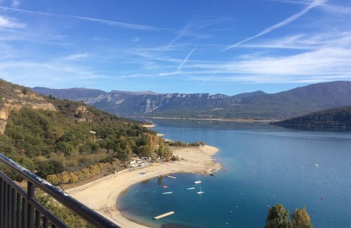 Le Val Apartamento | Peaceful gite with pool in rural Provence ideal for coast and lake visits.