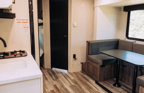 Williamstown Alquiler De RV | Peaceful Glamping in charming Williamstown by Ark Encounter