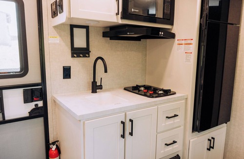 Williamstown Alquiler De RV | Peaceful Glamping in charming Williamstown by Ark Encounter