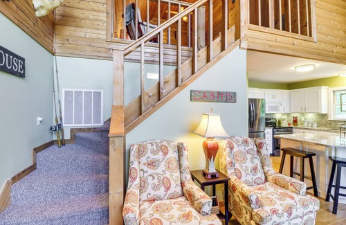 Greers Ferry Cabina | Peaceful Greers Ferry Cabin w/ Deck & Lake View!