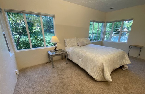 Rimrock Casa | Peaceful half acre rimview retreat.