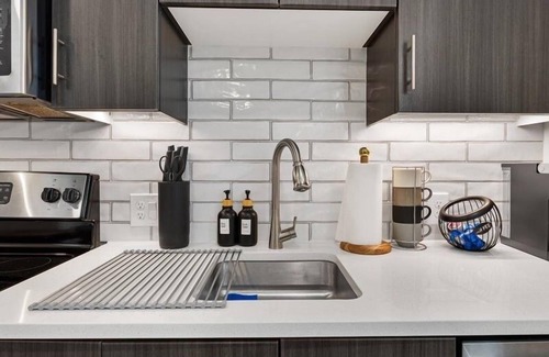 Addison Apartamento | Peaceful Hideaway W/Pool, Gym & Free parking