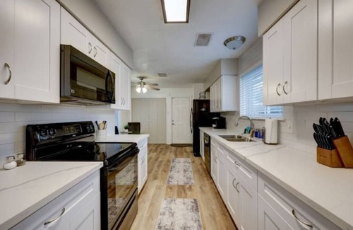 Heritage Park Casa | Peaceful Hideaway with 3 queens