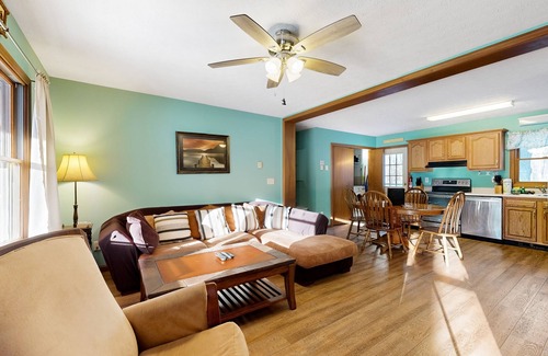 Swanton Cabina | Peaceful hideaway with large yard, hot tub, grill, firepit, smart TVs, & AC