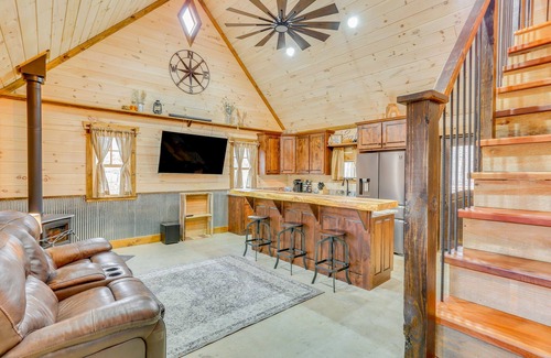 Rising Fawn Cabina | Peaceful Hiker's Hideaway w/ Deck on 1 Acre!