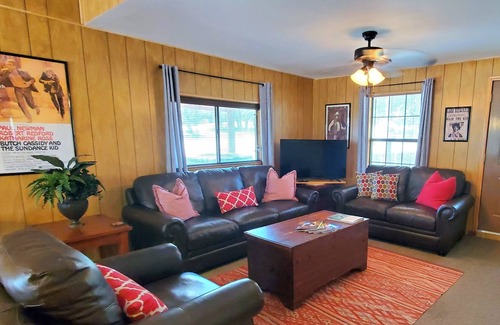 Boerne Cabina | Peaceful Hill Country Cabin surrounded by nature