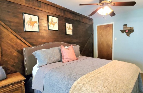 Boerne Cabina | Peaceful Hill Country Cabin surrounded by nature