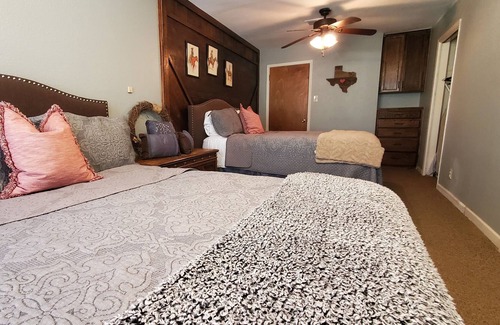 Boerne Cabina | Peaceful Hill Country Cabin surrounded by nature
