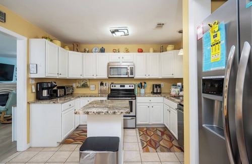 Saint Helena Island Casa | Peaceful home with fire-pit, screened porch, pet friendly, walk to the beach.