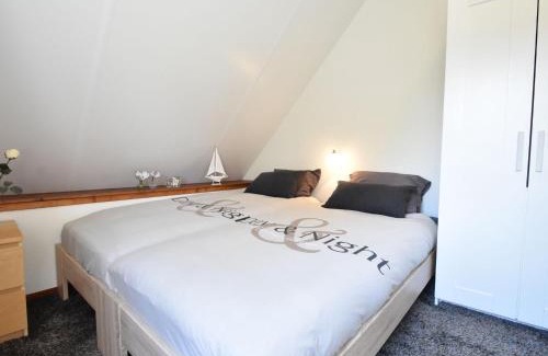 Zonnemaire Casa | Peaceful Holiday Home with Garden