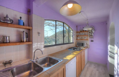 Calice Ligure Apartamento | "Peaceful Holiday Home with Garden, Sea View and Historic Roses"